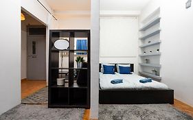 Newberry Apartment With Balcony